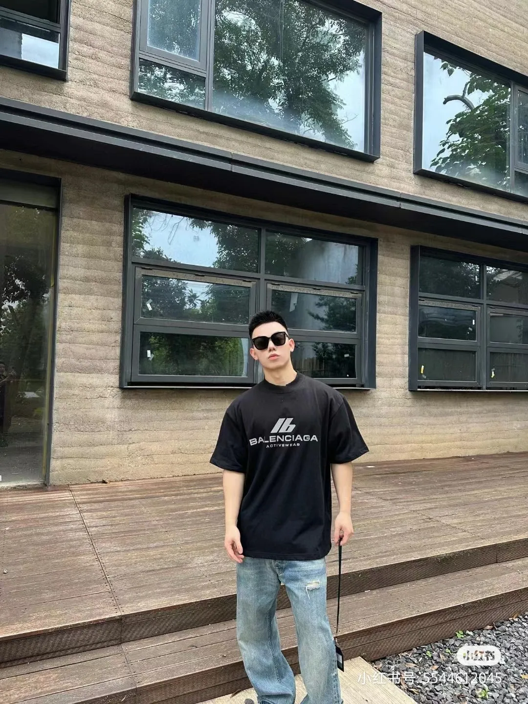 P80✨🔥 BALENCIAGA Paris 3M reflective letter printed short-sleeved T-shirt. Custom-woven and dyed 280g combed cotton heavyweight fabric. Zero color difference in threads. Perfect details. Different from the current currency version. Welcome to compare. Same Style for men and women. Must-sell in the picture above. Color: White Black Size: 1 2 3 4